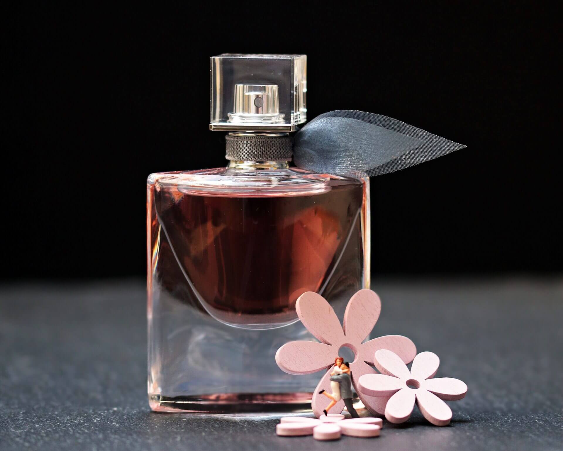 Exploring the World of Oud Perfumes for Women: A Fragrant Journey