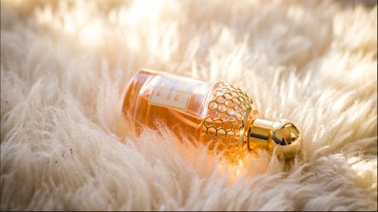 Oud Perfume and the Art of Scent Layering for Special Occasions