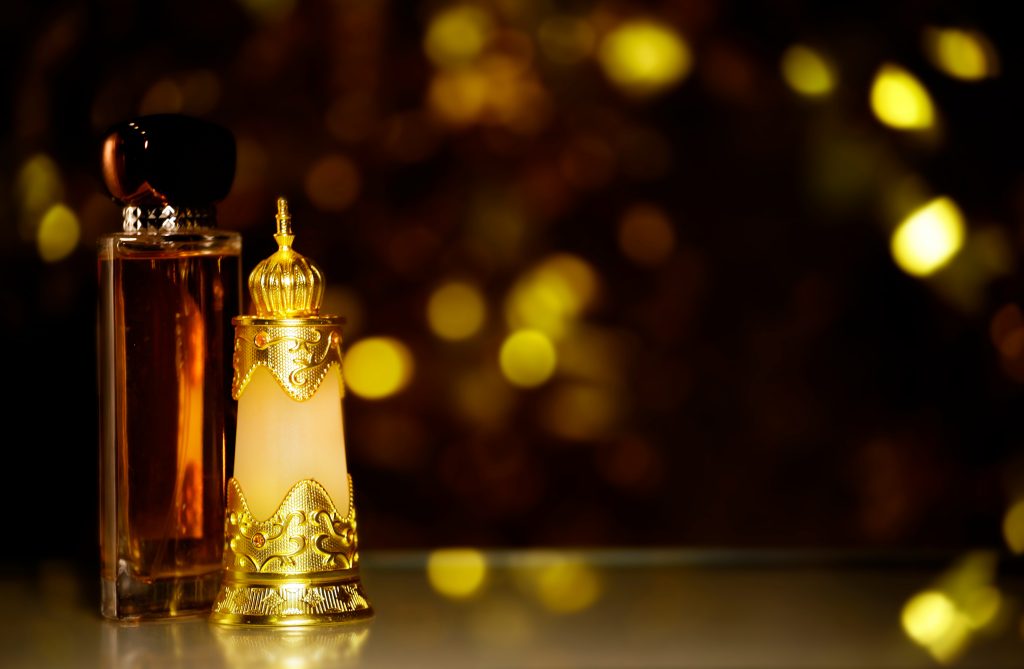 Oud Perfume vs. Traditional Fragrances: What Sets Them Apart?